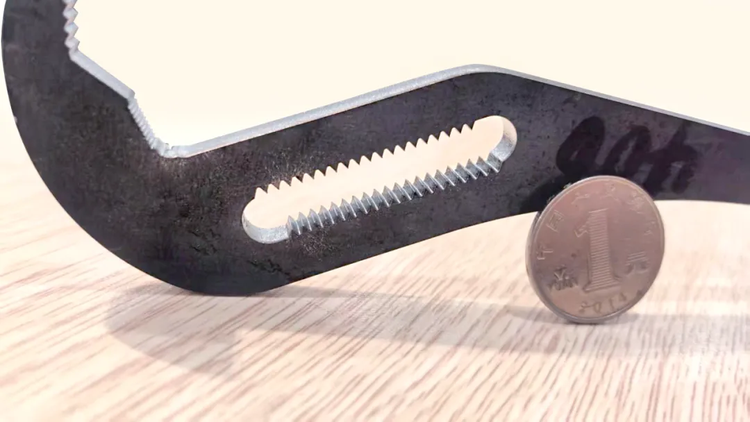 Drawing of 5mm carbon steel workpiece with burr-free cutting. The rack features dense, narrow right-angle teeth, with rack groove width < 2mm.